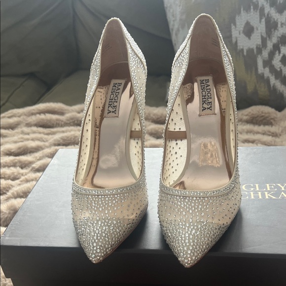 Badgley Mischka Weslee Rhinestone Pointed Toe Heels Size 7.5 [bridal, elegant] - Picture 3 of 6